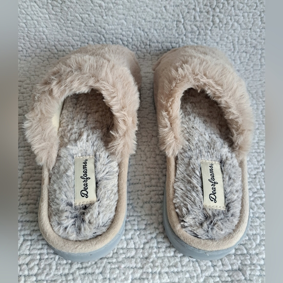 Women's Dearfoams Brown Fuzzy Slippers - Picture 3 of 8